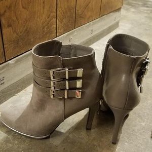 Sam & Libby Grey mid boot Size 6.5